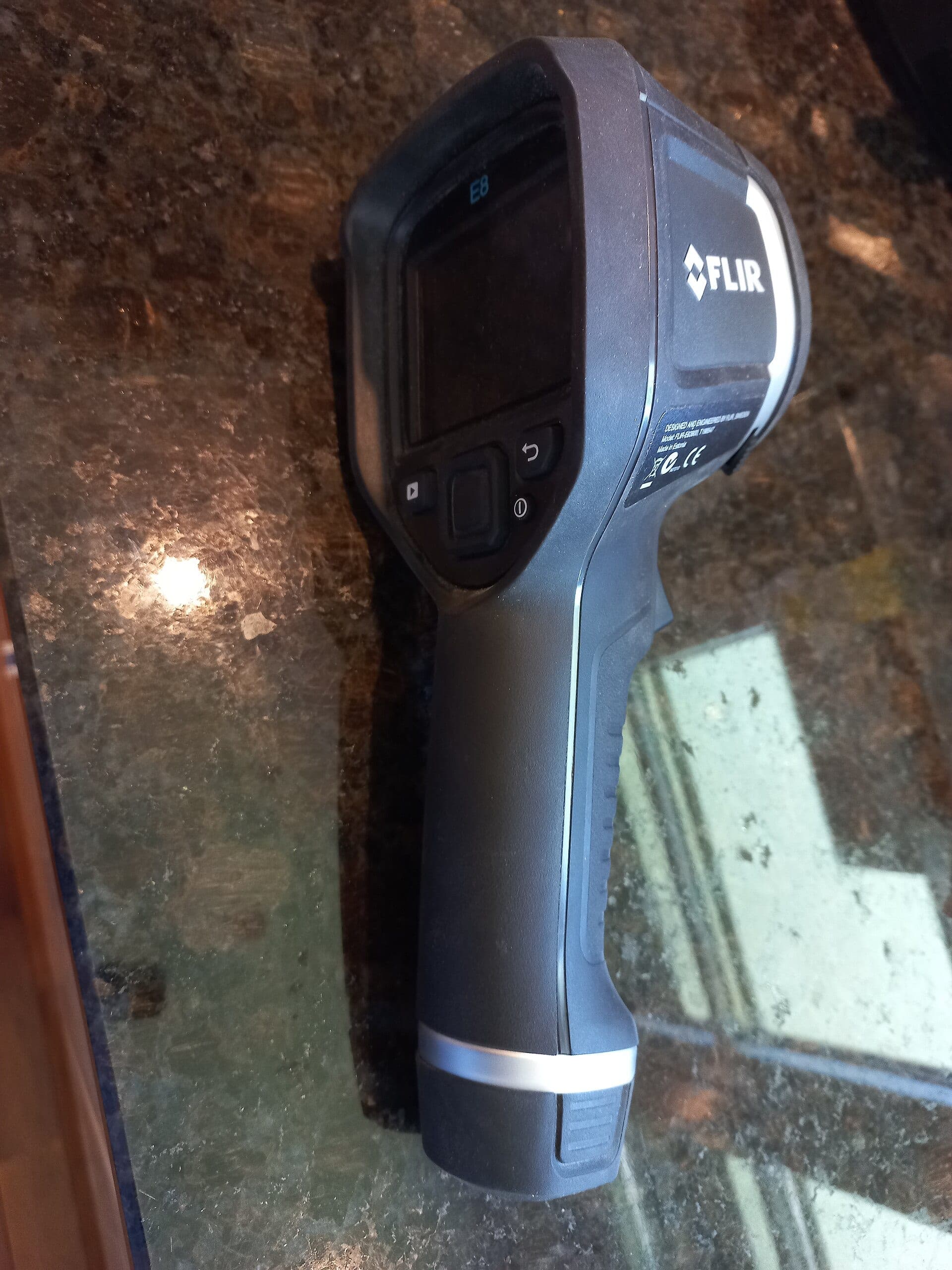 Handheld thermal imaging camera used for electrical inspection